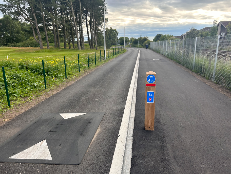 Off-road cycling & walking path